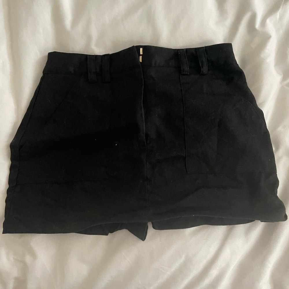 Dissh black linen mini skort
